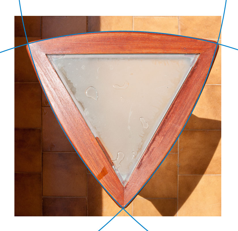 Top view of the non-Reuleaux table, compared to a right circular triangle