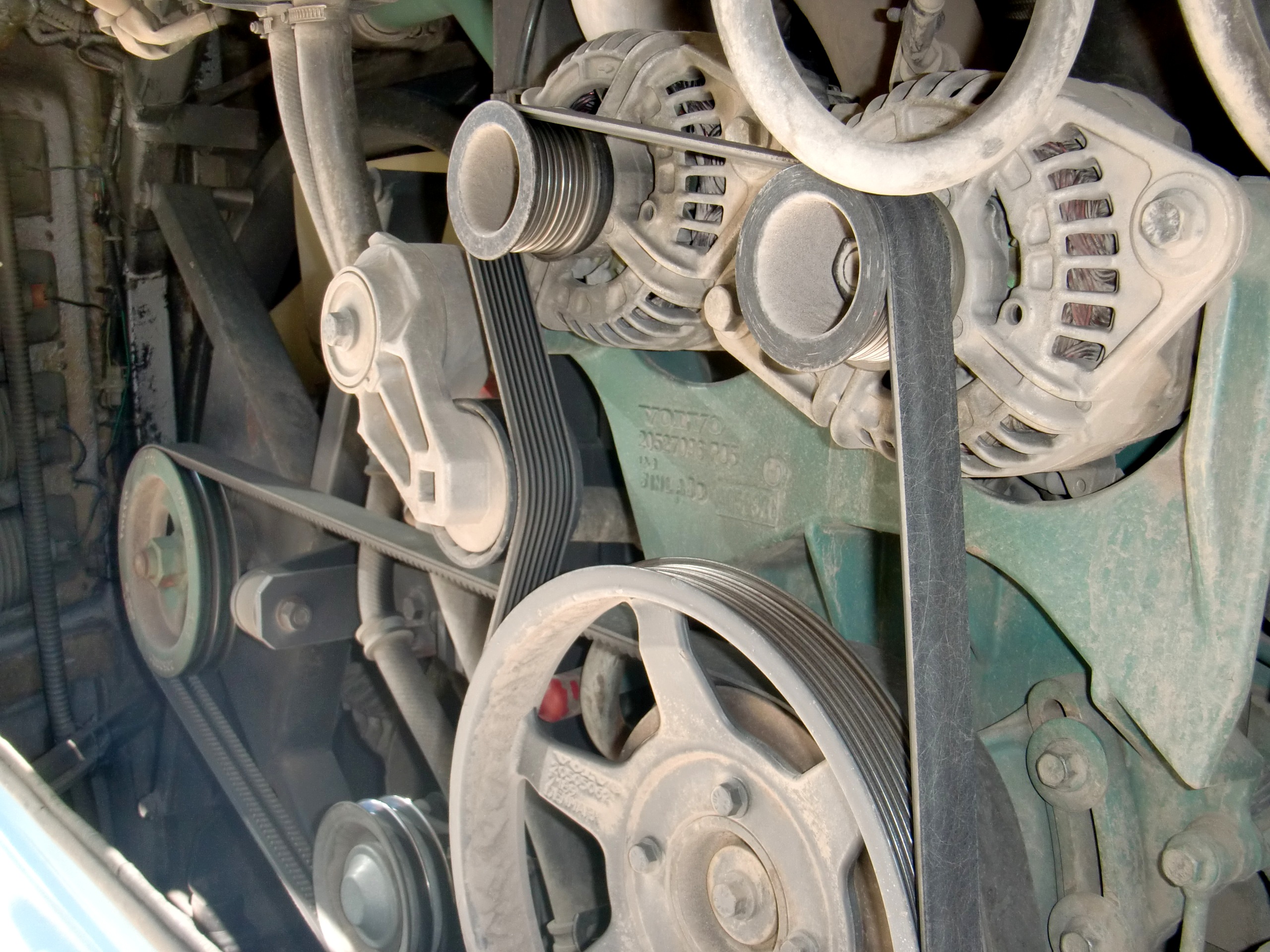 Timing and serpentine belts of a Volvo bus engine; CC-BY-SA photo by Miya.m from https://commons.wikimedia.org/wiki/File:Belt_drive_systen_01.JPG